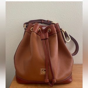 Dooney & Bourke pebble grain small drawstring shoulder bag new without tag
